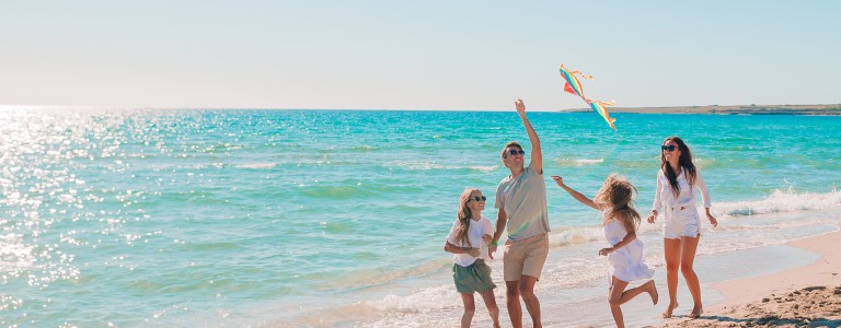 Familia en la playa