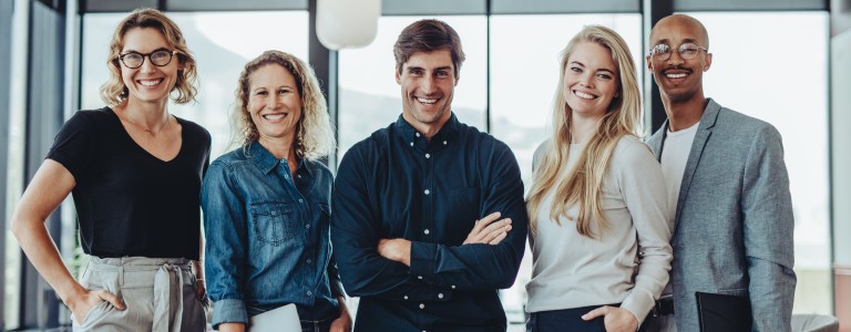 Equipo de trabajo en la oficina