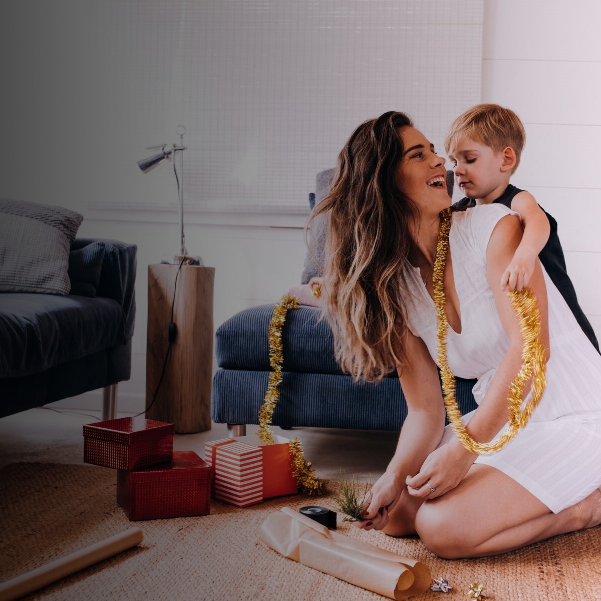 Madre jugando con su hijo